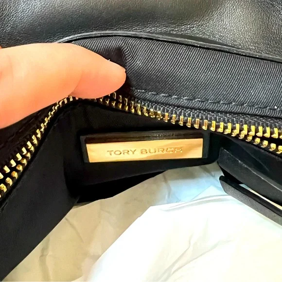 Tory Burch Black Quilted Shoulder Bag - Picture 6 of 7